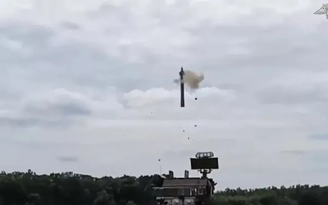 Nhưng thứ mà AFU đang thiếu nhất hiện nay chính là tên lửa phòng không, nên việc họ tấn công vào cơ sở sản xuất loại UAV này ngay ngày hôm sau là điều dễ hiểu. Tuy nhiên, do hệ thống phòng không của Nga đã chuẩn bị sẵn sàng, nên cả bốn chiếc UAV tự sát của AFU đều bị bắn hạ.