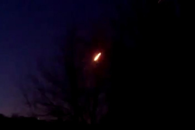 Lực lượng dân quân của Cộng hòa Nhân dân Donetsk (DPR) tự xưng, đã tiến hành pháo kích dữ dội vào các trận địa pháo phản lực và pháo tự hành của quân đội Ukraine, nằm gần Horlivka (giáp khu vực giới tuyến).