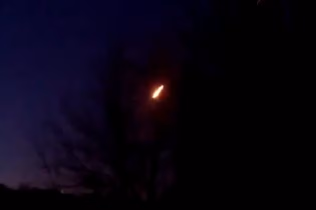 Lực lượng dân quân của Cộng hòa Nhân dân Donetsk (DPR) tự xưng, đã tiến hành pháo kích dữ dội vào các trận địa pháo phản lực và pháo tự hành của quân đội Ukraine, nằm gần Horlivka (giáp khu vực giới tuyến).