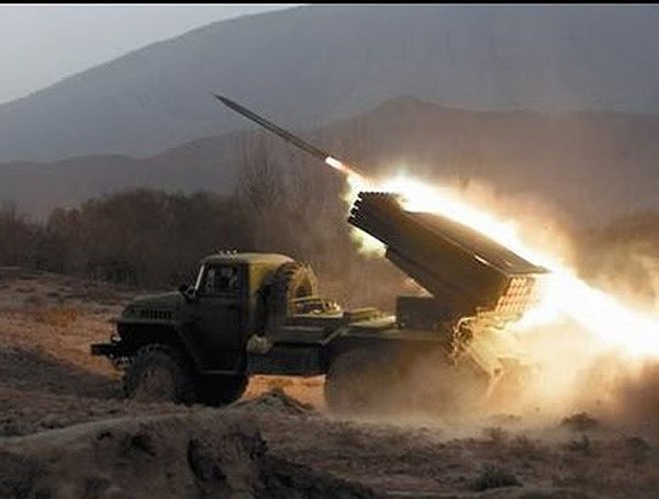 Như một chuyên gia quân sự Nga nhận xét, việc các lực lượng dân quân ly khai đang sở hữu một số lượng đáng kể xe tăng, đến tên lửa chiến thuật, pháo phản lực… Nếu xét về đặc tính kỹ thuật và chiến đấu, đều vượt qua các trang bị hiện có của Quân đội Ukraine; đây là những “tin tức khó chịu”, đối với quân đội Ukraine.