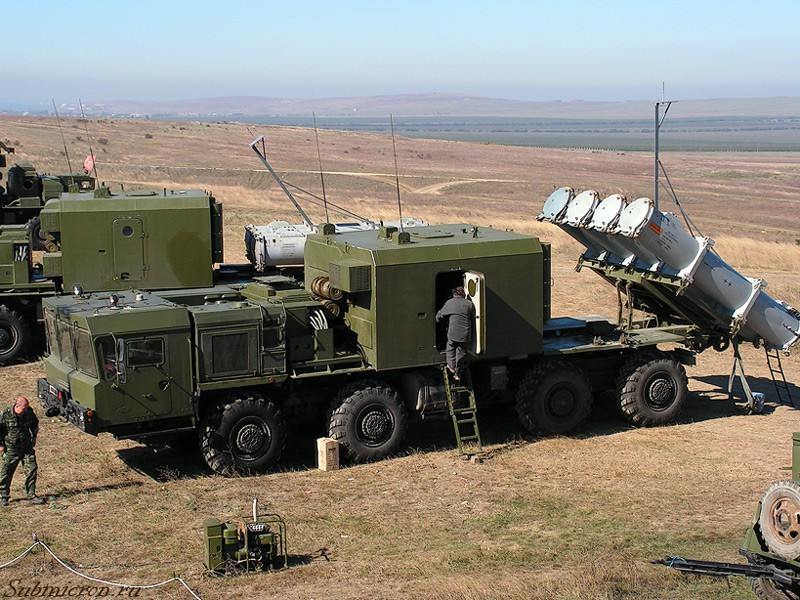 Trong bối cảnh các mối đe dọa của Hải quân Ukraine khi muốn đột phá từ Biển Đen đến Biển Azov qua eo biển Kerch, Quân đội Nga đã điều thêm một tiểu đoàn tên lửa phòng thủ bờ Bal tới bán đảo Crimea, nhằm tăng cường an ninh cho lãnh hải và biên giới của Nga.