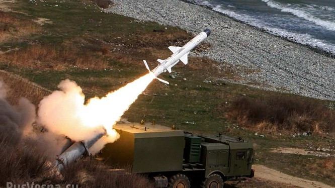 Nên nhớ tổ hợp tên lửa phòng thủ bờ biển Bal được Nga thiết kế để kiểm soát các vùng biển chủ quyền và eo biển, bảo vệ các căn cứ hải quân, các mục tiêu và hạ tầng trên bờ, bảo vệ bờ biển (trải dài đến 400km), trên những hướng đối phương có thể đổ bộ.