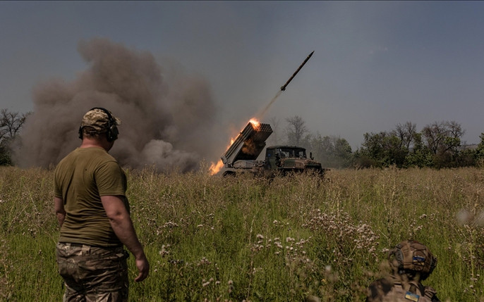 Pháo binh hiện là nòng cốt trong cuộc phản công đang diễn ra của Ukraine. Trong 10 tháng qua, pháo binh, đạn pháo, radar trinh sát pháo và thông tin tình báo chiến trường của Ukraine do phương Tây cung cấp; cùng với các cuộc tấn công tầm xa vào các tuyến tiếp tế của Nga, đã giúp Ukraine trụ vững trước pháo binh của Nga. 