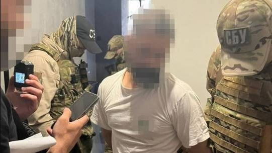 Đầu tháng 7, Ukraine đã ngăn chặn một cuộc đảo chính và bắt giữ 4 người, trong khi những người khác vẫn đang bị bắt. Theo Cơ quan An ninh Ukraine, các phần tử đảo chính đã chiêu mộ người từ Donbass và các nơi khác, rồi tập trung tại hội trường 2.000 người. Nhóm này đang chuẩn bị tấn công tòa nhà quốc hội và tuyên bố lật đổ các nhà lãnh đạo của Ukraine.