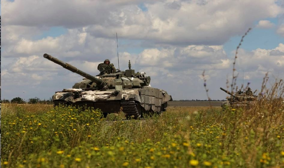 Không những vậy, Nga tiếp tục tập trung lực lượng vào chiến trường chính Donetsk ở miền đông Ukraine, tăng cường tấn công về phía thành phố Pokrovsk. Moscow đã không chuyển lực lượng từ Donbass về Kursk và nhảy vào một “cái bẫy” do Kiev bày sẵn. Tổng thống Ukraine Zelensky từng mạnh mẽ tuyên bố rằng, hành động đột phá vào Kursk sẽ là cơ sở thực sự để kết thúc chiến tranh trong năm nay.