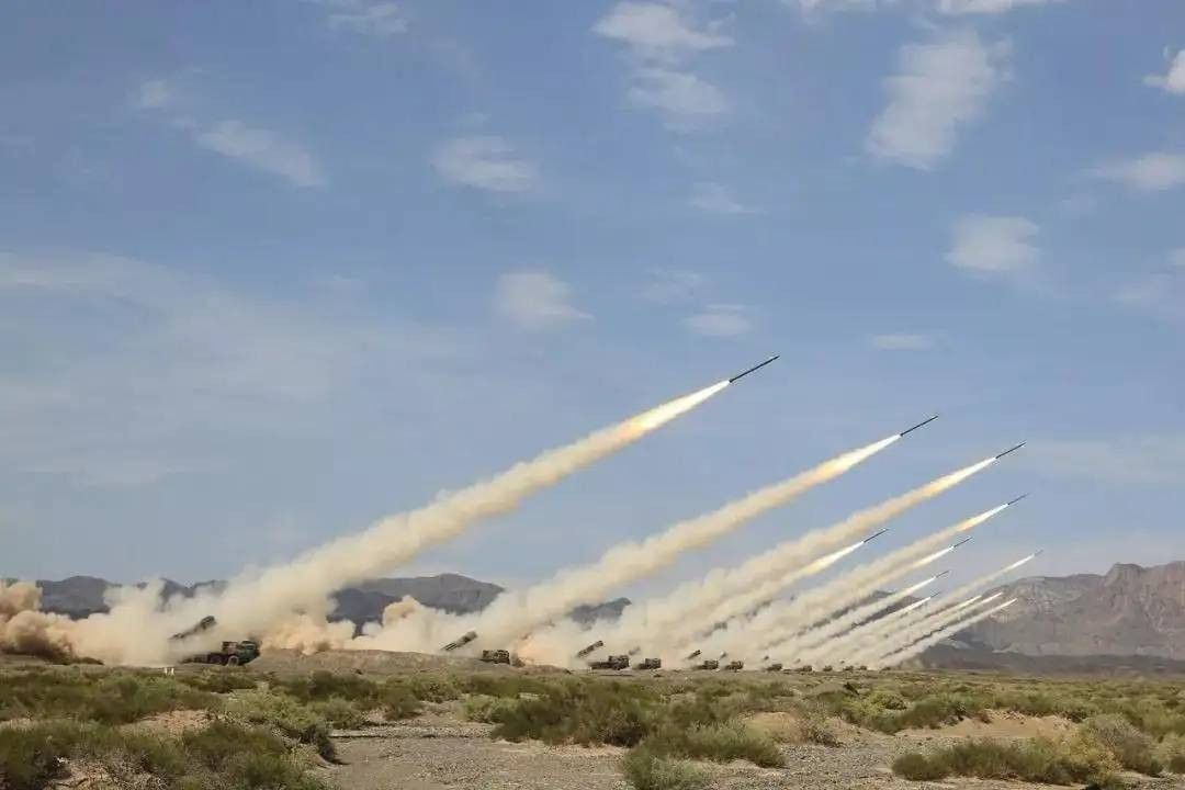 Nhưng quân đội Nga có phần khó thực hiện điều này, chủ yếu là do quân đội Nga thiếu các radar trinh sát pháo binh tầm xa. Mức độ thông tin hóa của hệ thống chỉ huy pháo binh của Nga cũng không tốt bằng phương Tây.