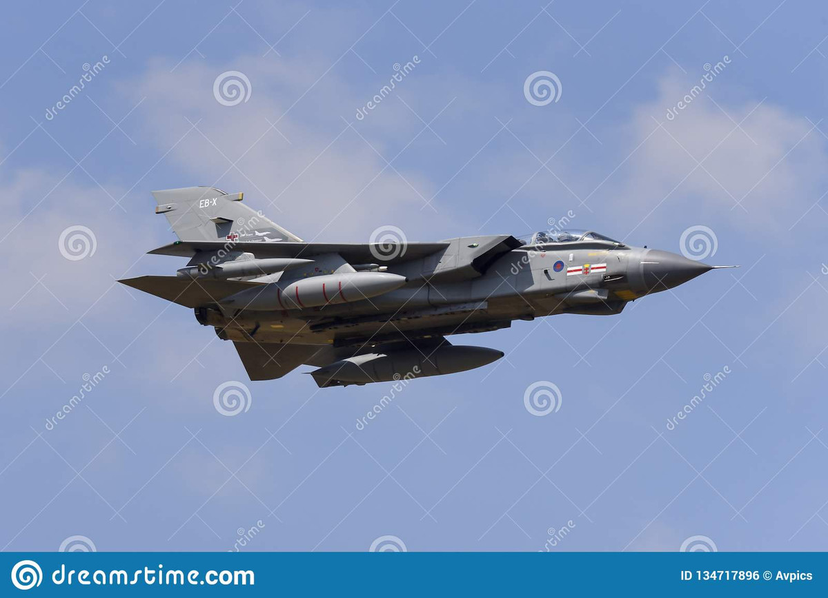 Hiện nay RAF hiện đang sử dụng phần lớn các máy bay chiến đấu do Anh sản xuất, nhưng điều này sẽ thay đổi, vì hầu hết các kế hoạch mua sắm máy bay trong tương lai đều dành cho các nhóm tấn công tàu sân bay của Hải quân Hoàng gia Anh. 