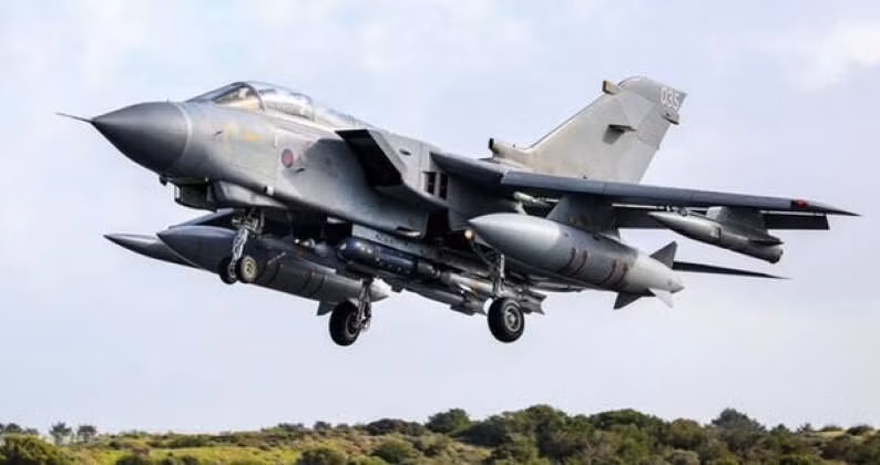 Một “máy bay không người lái nhỏ thù địch”, được Bộ Quốc phòng Anh báo cáo là đã bị bắn hạ vào ngày 14/12 vừa qua; mặc dù nguồn gốc của nó không được xác định sở hữu thuộc Quân đội Syria, Iran hay của quốc gia đồng minh hoặc của các tổ chức phi nhà nước.