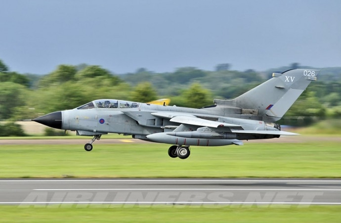 Tệ hại hơn, máy bay chiến đấu của RAF mặc dù không bắn hạ được chiến đấu cơ của đối phương, nhưng luôn bị “quân ta bắn nhầm”; trong cuộc chiến tranh Vùng Vịnh lần 2 năm 2003, một chiếc Tornado GR4 của RAF đã bị tên lửa phòng không Patriot của Mỹ bắn rơi ở gần biên giới Iraq – Kuwait.