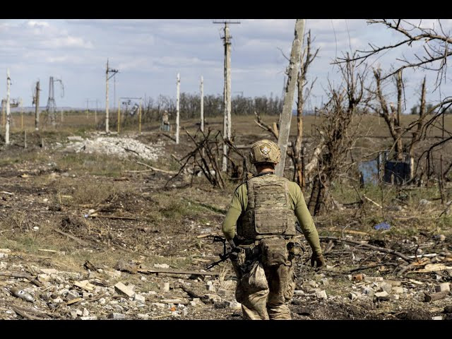 Theo diễn biến của tình hình hiện nay, quân đội Ukraine có thể không thể cầm cự quá lâu ở Avadivka, khi quân phòng thủ Ukraine trong thành phố đã xuống tinh thần, hết đạn và lương thực. Để ngăn chặn binh lính nổi loạn, quân đội Ukraine đưa những đội giám sát ra chốt giữ ở phía sau, ngăn lực lượng chiến đấu phía trước đào ngũ.