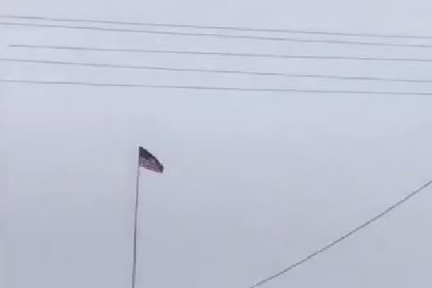 Mặc dù chất lượng quay video thấp, nhưng người xem có thể thấy lá cờ Mỹ được cắm gần Donetsk; điều này cho thấy tình hình đang có dấu hiệu leo thang nghiêm trọng. Hiện phía Nga chưa đưa ra bình luận nào về thực tế sự xuất hiện của lính đánh thuê Mỹ ở Donbass.