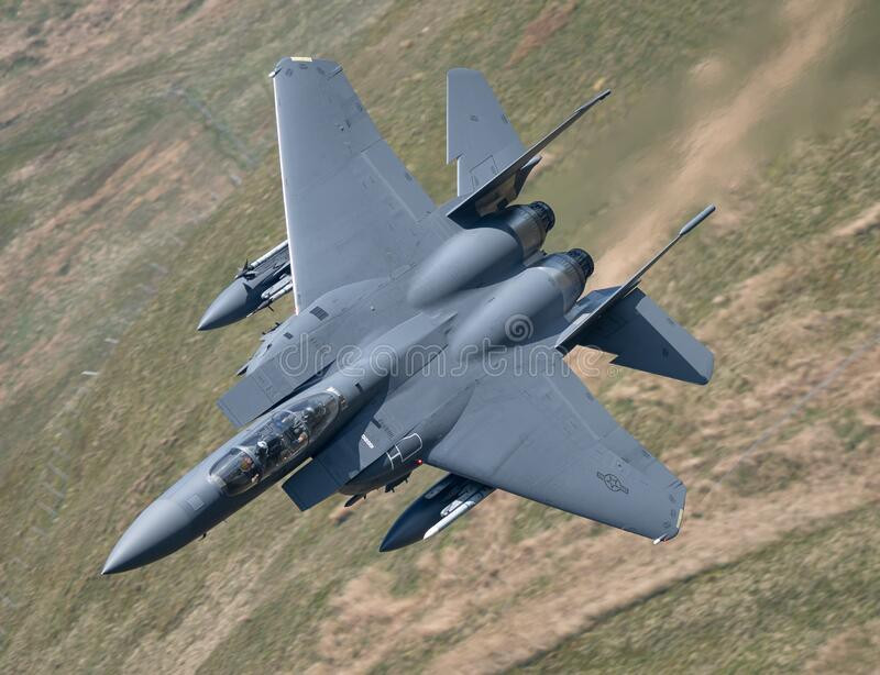 Theo phân tích của các chuyên gia, qua sự kiện trên thấy rằng, máy bay chiến đấu F-15E của Mỹ cũng không phải là “con ngáo ộp” trước đối thủ “già dơ” như Nga. Trên thực tế, cả máy bay chiến đấu tàng hình F-35 của Mỹ cũng bị phòng không Nga phát hiện.