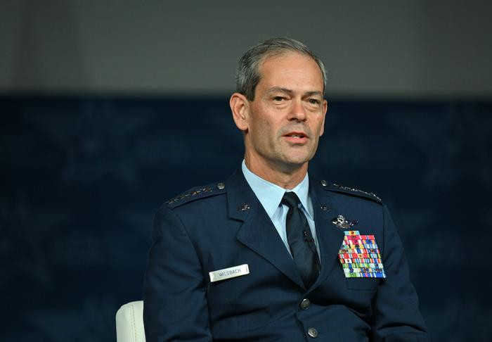 Tuong Khong quan My xem nhe chien dau co tang hinh J-20?-Hinh-4