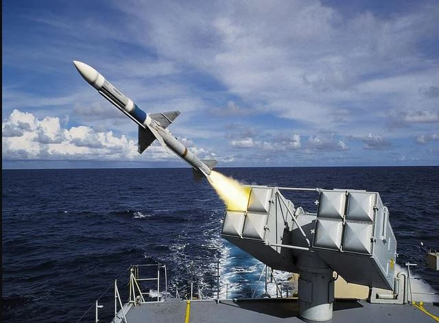 Theo các báo cáo, do không thể cung cấp cho Ukraine đạn tên lửa Buk-M1, Mỹ đang có kế hoạch đưa tên lửa Sparrow của NATO lên các bệ phóng tên lửa phòng không Buk của Ukraine.