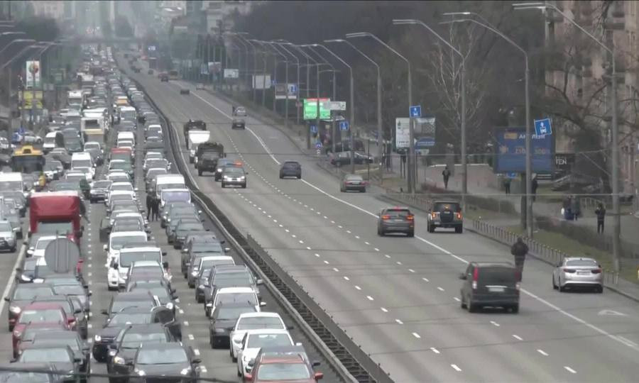 Theo Bộ Quốc phòng Nga, lệnh dừng các hoạt động quân sự sẽ có hiệu lực từ 10 giờ sáng (theo giờ Moscow) để cho phép sơ tán dân thường và công dân nước ngoài khỏi khu vực bị chiến tranh tàn phá.