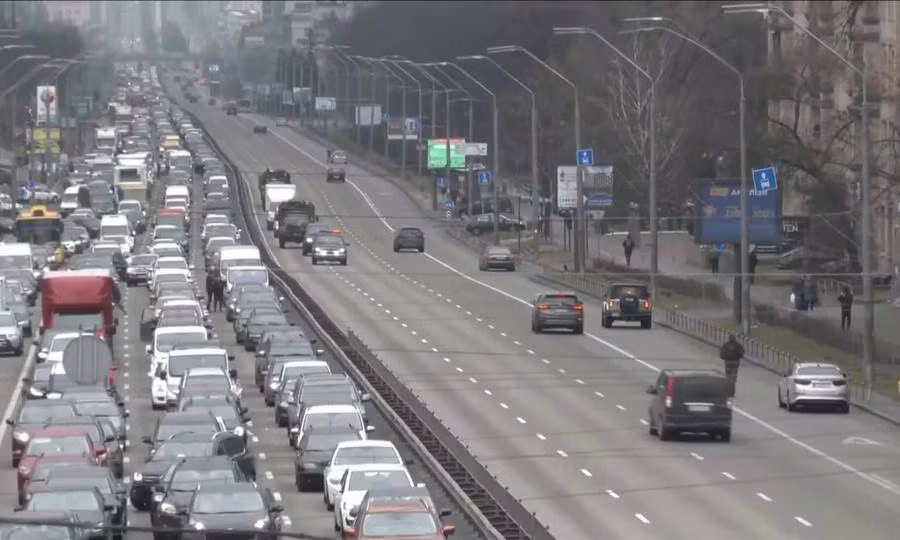 Theo Bộ Quốc phòng Nga, lệnh dừng các hoạt động quân sự sẽ có hiệu lực từ 10 giờ sáng (theo giờ Moscow) để cho phép sơ tán dân thường và công dân nước ngoài khỏi khu vực bị chiến tranh tàn phá.