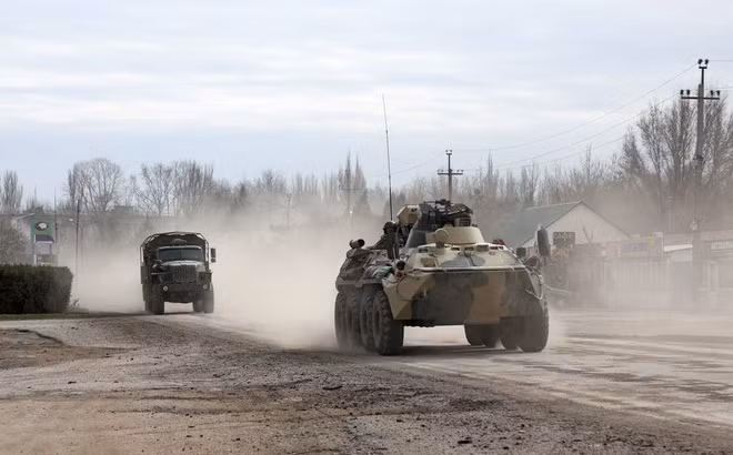 Vòng vây của Nga tiếp tục được siết chặt quanh thủ đô Kiev của Ukraine. Giao tranh ở đây vẫn diễn ra rất quyết liệt, mặc dù làm chủ chiến sự nhưng trước sự chống trả quyết liệt của quân đội Ukraine, quân Nga vẫn chưa thể tiến sâu được vào Kiev.