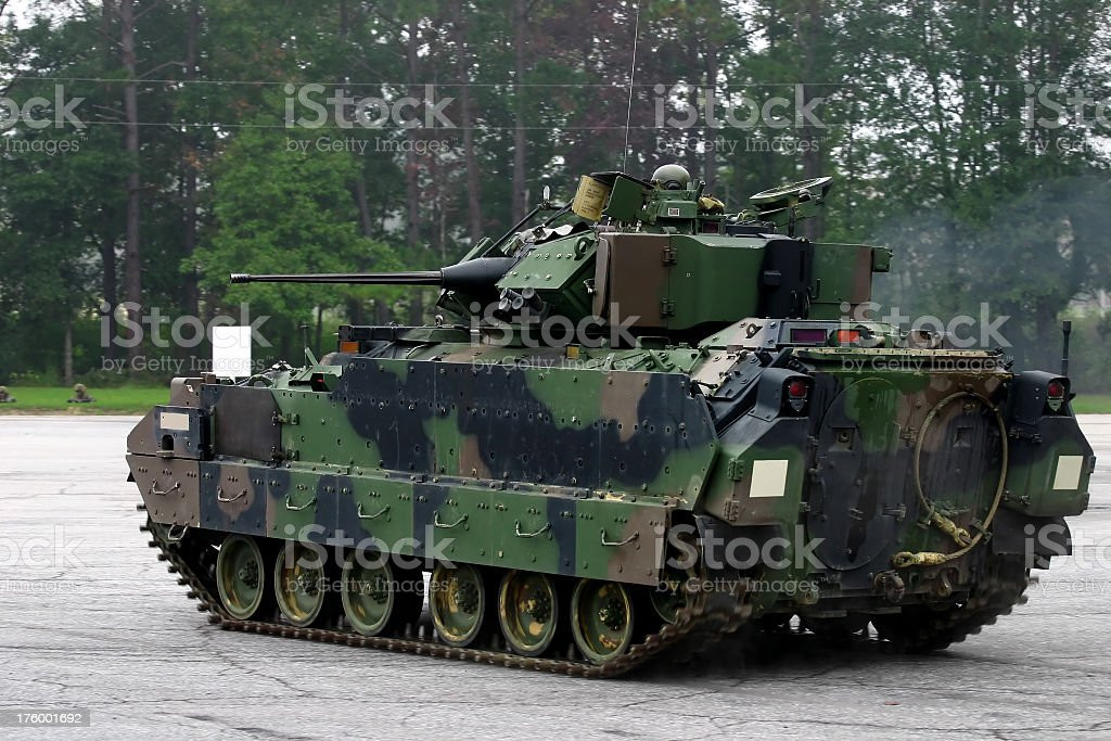 Có thể nói, việc hỏng cửa lên xuống đóng mở bằng thủy lực đã trực tiếp dẫn đến cái chết của binh sĩ Ukraine bị thương. Trên thực tế, trên chiến trường Ukraine, việc xảy ra lỗi không đóng được cửa lên xuống của xe chiến đấu bộ binh M2 Bradley không phải là hiếm.