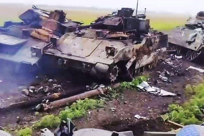 Thông tin từ Oryx cho biết, kể từ khi xe chiến đấu bộ binh M2 Bradley do Mỹ cung cấp được chuyển giao cho quân đội Ukraine, trong khoảng một tháng, theo thống kê chưa đầy đủ, đã có ít nhất 50 xe bị phá hủy. Thậm chí còn có cảnh tượng về 9 chiếc Bradley bị phá hủy chỉ trong một đợt tiến công.