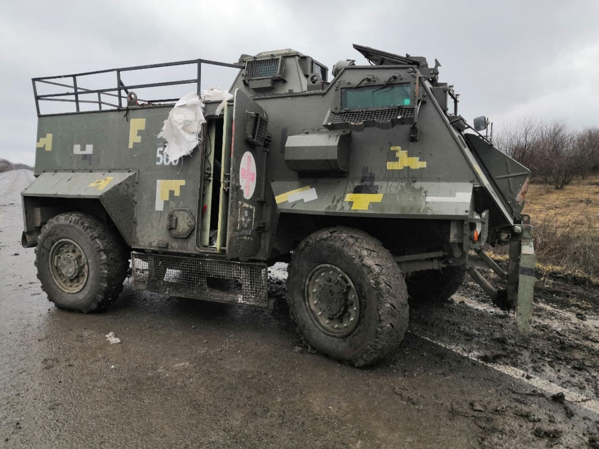 Trước đó có thông tin cho rằng, tại một số khu vực của mặt trận, Quân đội Ukraine đang từ bỏ trang bị và rút lui, do sự tấn công dữ dội của Quân đội Nga và lực lượng dân quân Luhansk và Donetsk.