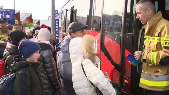 Trong sáng 5/3, Bộ Quốc phòng Nga đã ra lệnh ngừng bắn vào lúc 10 giờ (giờ địa phương), để mở hành lang nhân đạo cho người dân rời khỏi khu vực chiến sự tại Mariupol. Bộ Quốc phòng Nga cho biết thêm, các hành lang nhân đạo và lối thoát nạn đã được thỏa thuận với phía Ukraine.