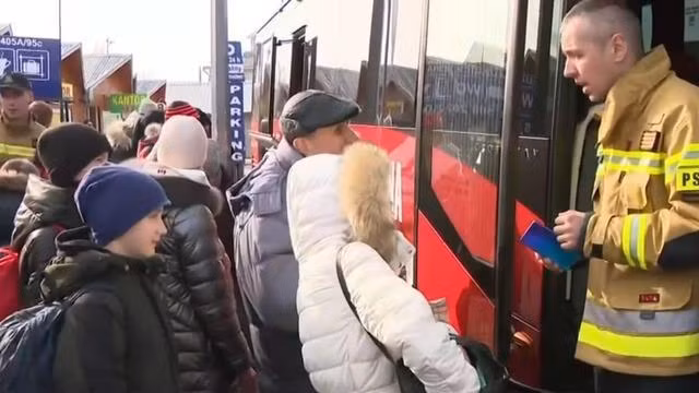 Trong sáng 5/3, Bộ Quốc phòng Nga đã ra lệnh ngừng bắn vào lúc 10 giờ (giờ địa phương), để mở hành lang nhân đạo cho người dân rời khỏi khu vực chiến sự tại Mariupol. Bộ Quốc phòng Nga cho biết thêm, các hành lang nhân đạo và lối thoát nạn đã được thỏa thuận với phía Ukraine.