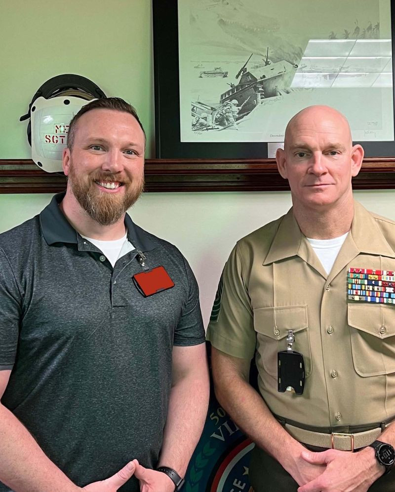 Stavros Atramazoglu (ảnh trái) là nhà báo độc lập của Hy Lạp; ông từng có thời gian phục vụ trong Bộ Tổng Tham mưu và Hải quân Hy Lạp; ông đã tốt nghiệp Đại học Johns Hopkins và các bài báo của ông đã được đăng trên trang nổi tiếng của Mỹ là Business Insider và các phương tiện truyền thông khác. 