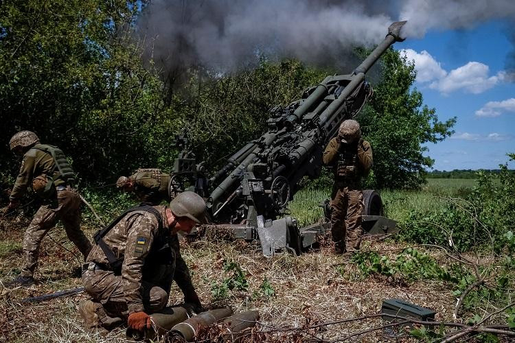 Gói viện trợ 24 bao gồm đạn bổ sung cho hệ thống pháo phản lực HIMARS, 500 quả đạn dẫn đường chính xác M982 Excalibur dùng cho pháo 155mm, 2.000 viên đạn chống thiết giáp tầm xa (RAAM) 155mm và hơn 27 vạn viên đạn vũ khí nhỏ và đạn pháo v.v.