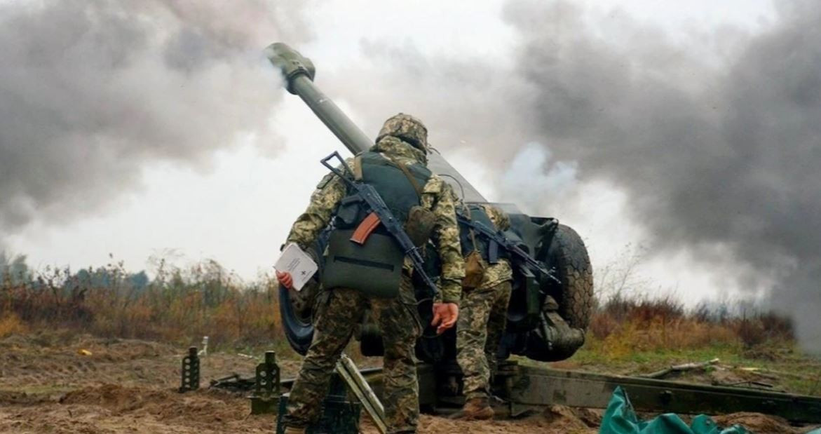 Chưa hết, việc các khẩu pháo của Ukraine phải sử dụng “hết công suất” dẫn đến hỏng hóc nhanh, nhất là hao mòn nòng pháo và bộ phận hãm lùi của pháo. Bên cạnh đó là việc bị phá hủy trong chiến đấu, dẫn đến thiếu hụt phụ tùng thay thế; do vậy, hệ số chiến đấu của vũ khí pháo binh là rất thấp.