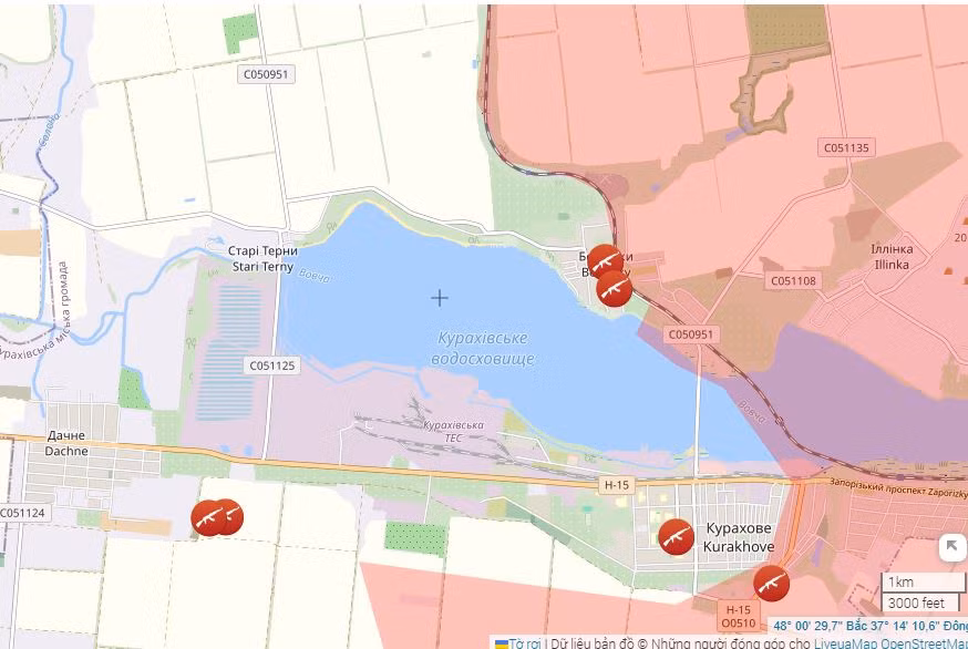 Trên hướng mặt trận nam Donetsk, vòng vây của Quân đội Nga ở thành phố Kurakhove đang dần được siết chặt. Mới đây, Quân đội Nga đã cắt đứt thành công đường rút lui của quân Ukraine, thông qua chiến thuật bao vây ba mặt quen thuộc.