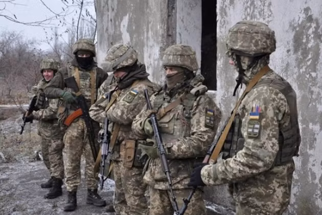 Đến cuối tuần này, tổng quân số của Lực lượng vũ trang Ukraine tại Donbass có thể lên tới 150.000 quân. Hiện tại quân số của quân đội Ukraine gồm 120 nghìn người đang đóng quân tại Donbass. Con số này lớn gấp 5 lần lực lượng của các nước cộng hòa tự xưng cộng lại.