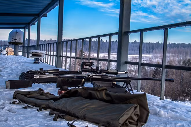 Tính năng chiến đấu của khẩu SVLK-14S liên tục được khẳng định trong các bài kiểm tra; trong điều kiện chiến đấu ban ngày, xạ thủ có thể bắn trúng mục tiêu ở cự ly đến 3,2 km và ban đêm là 2 km.