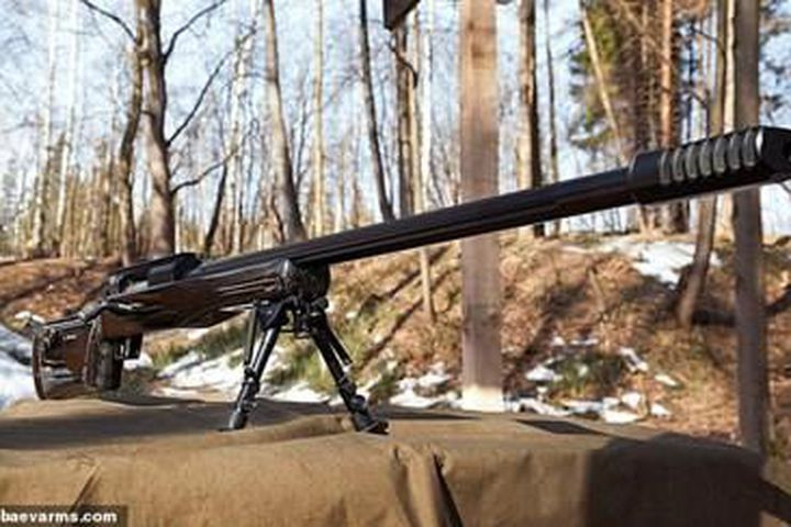 Tờ Tấm gương của Anh, trong một bài báo viết về khẩu SVLK-14S, đã trích dẫn một tiết lộ của một sĩ quan tình báo giấu tên, hiện đang làm việc tại Quân đội Anh cho biết, khẩu SVLK-14S có thể tiêu diệt mục tiêu ở cự ly đến 3,2 km, đây là vũ khí hoàn toàn có thể thay đổi tình hình trên chiến trường.