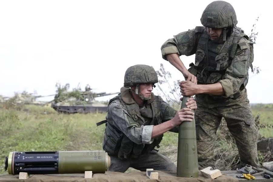 Quá trình bắn đạn pháo Krasnopol-M2 giống như bắn đạn pháo thông thường. Đầu tiên phải xác định tọa độ mục tiêu, lấy phần tử bắn lên pháo, nạp đạn và bắn. Bộ thu GPS tích hợp trong viên đạn sẽ hỗ trợ lái đạn chính xác tới mục tiêu đã định.