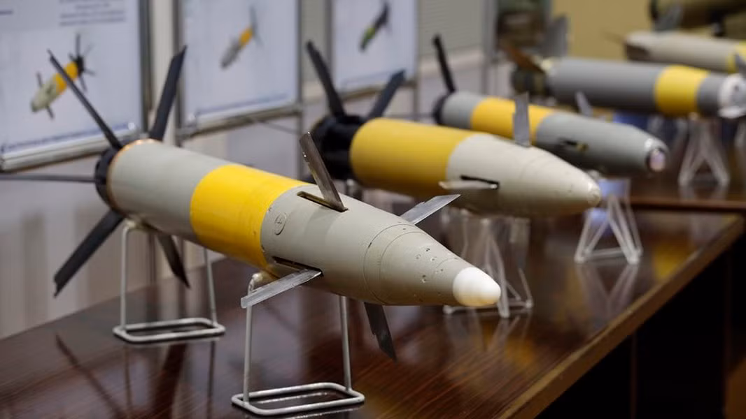 Để làm sáng tỏ vấn đề này, ông Oleg Ryazantsev, Tổng Giám đốc của High-Precision Complexes Holding, đã chia sẻ rằng, trong thời gian từ khi Quân đội Nga tiến hành “hoạt động quân sự đặc biệt” tại Ukraine, ngành công nghiệp quốc phòng Nga đã tăng sản lượng đạn pháo Krasnopol lên gấp 20 lần.