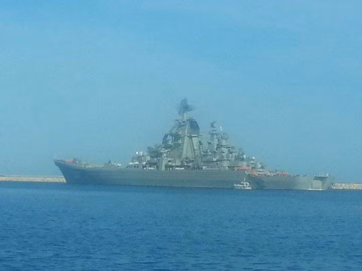 Chuyến đi của Đô đốc Lazarev về “nhà mới”, đã thu hút sự chú ý theo dõi của các lực lượng hải quân nhiều quốc gia. Tàu Đô đốc Lazarev phục vụ trong biên chế Hạm đội Thái Bình Dương của Hải quân Liên Xô và trở thành tàu nổi mạnh nhất.