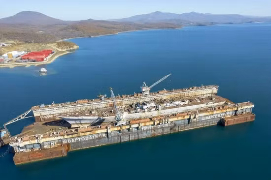 Hầu hết cấu trúc thượng tầng của con tàu đã bị tháo dỡ, sonar, thiết bị điện tử và vũ khí pháo binh cũng bị tháo dỡ, chỉ còn lại thân tàu và ống phóng tên lửa thẳng đứng, vì vậy Đô đốc Lazarev cũng trở con tàu lớp Kirov đầu tiên bị tháo dỡ.