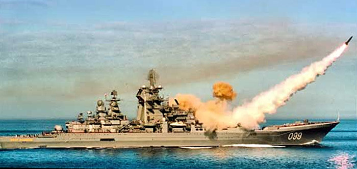 Sự xuất hiện của tàu tuần dương lớp Kirov cũng đánh dấu lần đầu tiên Hải quân Liên Xô có khả năng phòng không khu vực đáng tin cậy, và lực lượng hải quân mặt nước cũng có khả năng hoạt động độc lập, ngoài bán kính tác chiến của lực lượng không quân hải quân.