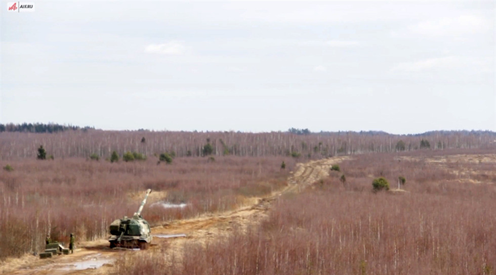 Nhưng theo phân tích của các chuyên gia, đánh giá sức mạnh của vụ nổ, thì cuộc tấn công từ DPR có thể sử dụng pháo hạng nặng 152mm chứ không phải là tên lửa chiến thuật Tochka như phía Ukraine thông báo. Còn theo người dân địa phương tại khu vực, chỉ có duy nhất xảy ra một vụ nổ.