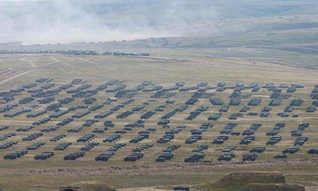 Hãng tin AFP cho biết, vào ngày 7/10, Lực lượng Phòng vệ Israel (IDF) đã tập hợp tất cả 31 tiểu đoàn quân, chuẩn bị biến Gaza thành một “sân khấu quân sự”. Giới lãnh đạo Israel nói rằng, một cuộc chiến trên bộ sắp nổ ra ở Gaza; nhưng các cuộc chiến đấu sẽ “không dễ dàng”.