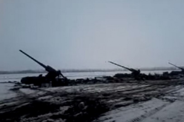 Trước đây, những khẩu pháo tự hành cỡ nòng lớn như vậy chưa từng được triển khai gần biên giới Ukraine. Tuy nhiên sự xuất hiện của chúng ở biên giới Ukraine đặt ra một số câu hỏi liên quan đến tình hình bạo lực đang bùng phát tại khu vực Miền Đông Ukraine. 