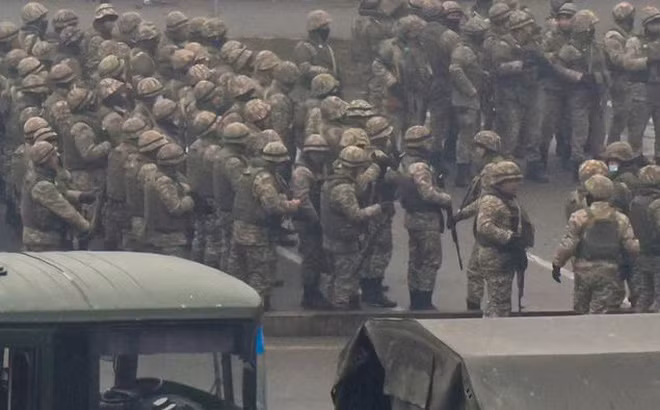 Nhờ việc chuyển lính dù và lính đặc nhiệm của Nga tới Kazakhstan, chỉ trong 48 giờ kể từ thời điểm lực lượng Nga đặt chân đến đất nước này, đã làm chỗ dựa cho lực lượng an ninh Kazakhstan tiêu diệt hàng trăm tay súng cực đoan, giải phóng phần lớn thành phố khỏi tay tội phạm có vũ trang.