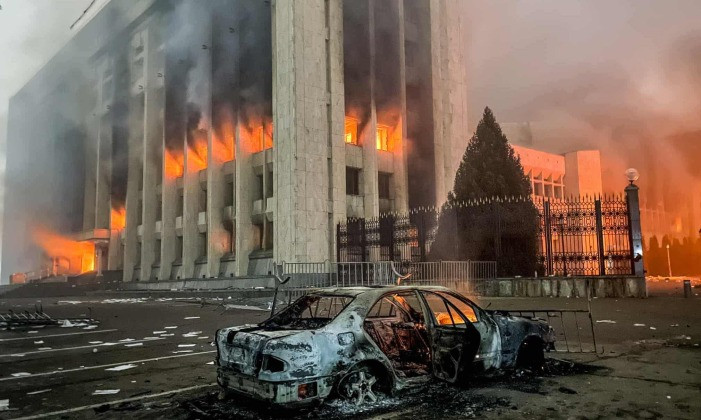 Các lực lượng đầu tiên của Nga đã được triển khai tới Kazakhstan, sau khi Tổng thống Kazakhstan Tokayev yêu cầu hỗ trợ theo Điều 2 và 4 của Hiệp ước An ninh Tập thể (CSTO).