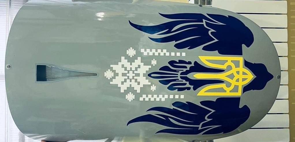 Tuy nhiên, không chỉ có Nga sở hữu UAV tự sát, mà chính Ukraine cũng đang xúc tiến chế tạo UAV tự sát của riêng và họ hoàn toàn có khả năng. Nhà máy Motor Sic ở Zaporozhye là nhà sản xuất máy bay và động cơ tên lửa hành trình; Cục thiết kế hàng không Antonov, nơi từng chế tạo máy bay vận tải quân sự tốt nhất thế giới, hoàn toàn có thể sản xuất UAV tự sát hiện đại.