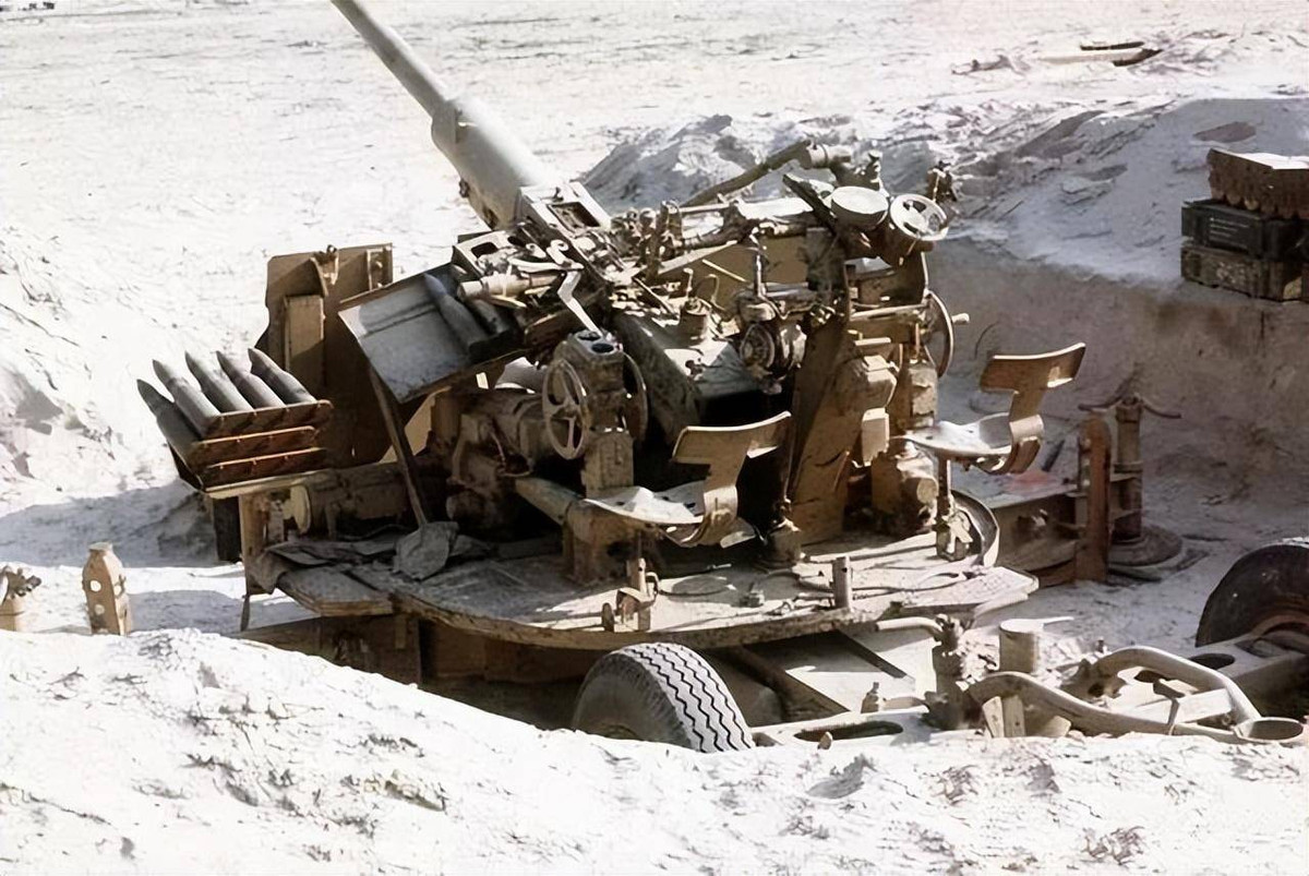 Một động thái đáng chú ý là Nga như chuẩn bắt đầu tái trang bị quy mô lớn, các loại bỏ pháo phòng không xe kéo 57mm S-60 (AZP-57) được phát triển từ thời Liên Xô. Thực tế những khẩu pháo này đã tham gia vào các trận chiến trên hướng Donbass và Lisichchansk.