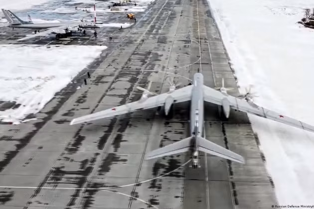 Theo tin tức được Nga công bố, vào ngày 5/12, quân đội Ukraine đã sử dụng máy bay không người lái (UAV) Tu-141 thực hiện cuộc tập kích tầm xa vào các sân bay chứa máy bay ném bom chiến lược Tu-160, Tu-95 và Tu-22M3 của Không quân Nga ở vùng Ryazan và Saratov.