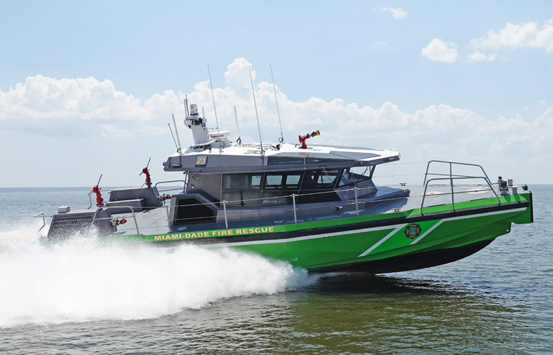 Trong biên chế Hải quân Mỹ, Metal Shark có thể được trang bị các trạm vũ khí điều khiển từ xa. Trong biên chế Hải quân Ukraine, Metal Shark sử dụng các loại vũ khí do tổ lái sử dụng trực tiếp; vũ khí bao gồm hai súng máy hạng nặng 12,7mm M2, một súng phóng lựu tự động 40mm Mk.19 và một súng máy 7,62mm M240.