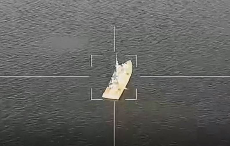 Hãng thông tấn Nga Ria Novosti ngày 4/11 đã đăng một video về cuộc tập kích của máy bay không người lái (UAV) tự sát Lancet, vào một tàu tuần tra lớp Gyurza-M của Ukraine; trận đánh này diễn ra trên khu vực sông Dniper ở miền trung Ukraine.