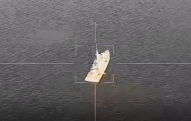 Hãng thông tấn Nga Ria Novosti ngày 4/11 đã đăng một video về cuộc tập kích của máy bay không người lái (UAV) tự sát Lancet, vào một tàu tuần tra lớp Gyurza-M của Ukraine; trận đánh này diễn ra trên khu vực sông Dniper ở miền trung Ukraine.