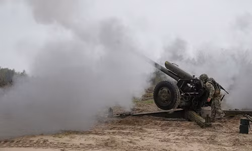 Đồng thời, Quân đội Ukraine thực hiện chiến thuật, bỏ trống những vị trí thứ yếu, các khu vực bằng phẳng không có công sự che chắn, thu hút Quân đội Nga tiến lên, sau đó tấn công ồ ạt bằng pháo phản lực phóng loạt. Tuy nhiên, tại các vị trí then chốt, Quân đội Ukraine vẫn đang trấn giữ. 